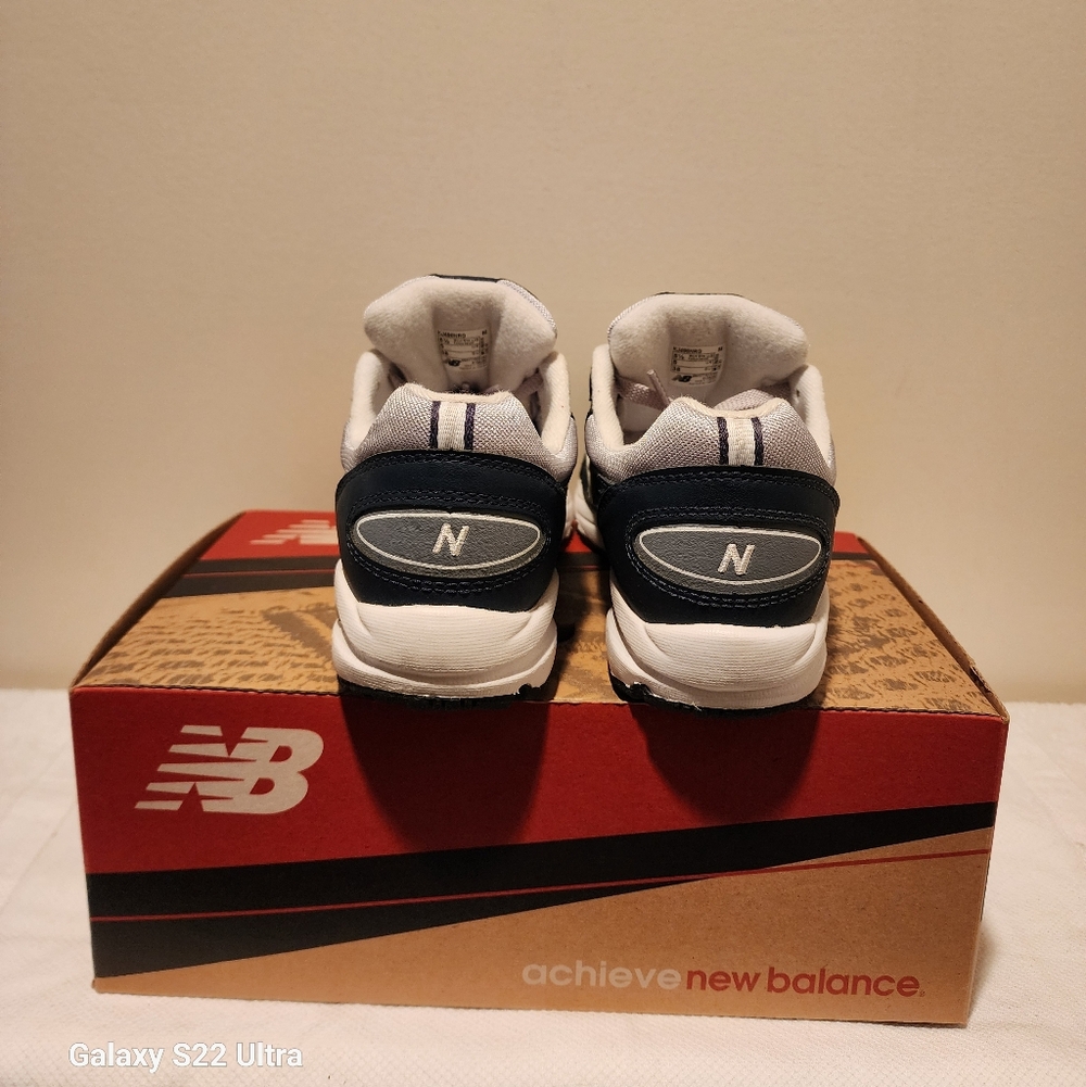 New Balance 498 - Picture 4 of 9